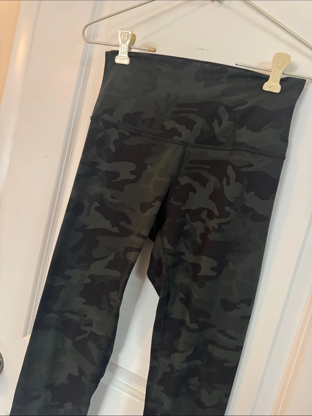 Lululemon army green black camo leggings size 6 - Picture 2 of 5